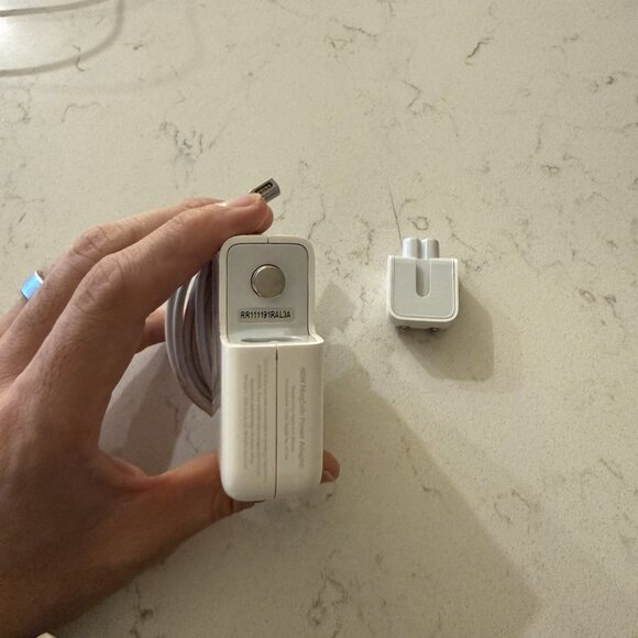 Apple Authentic MacBook Pro 60W MagSafe Power Adapter Charger A1344 A/12378EA - Picture 6 of 9